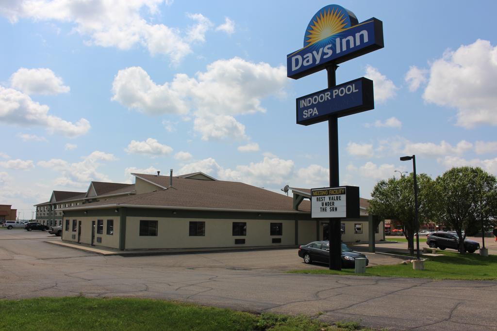 Days Inn By Wyndham Watertown Buitenkant foto