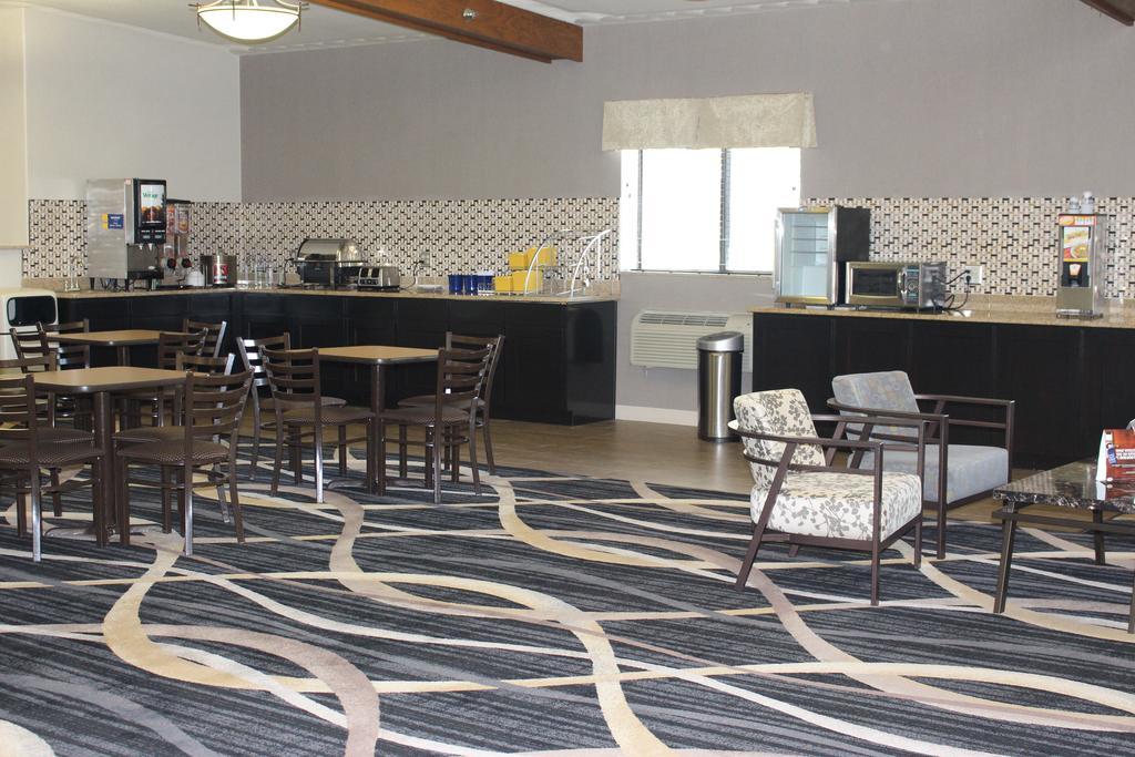 Days Inn By Wyndham Watertown Buitenkant foto