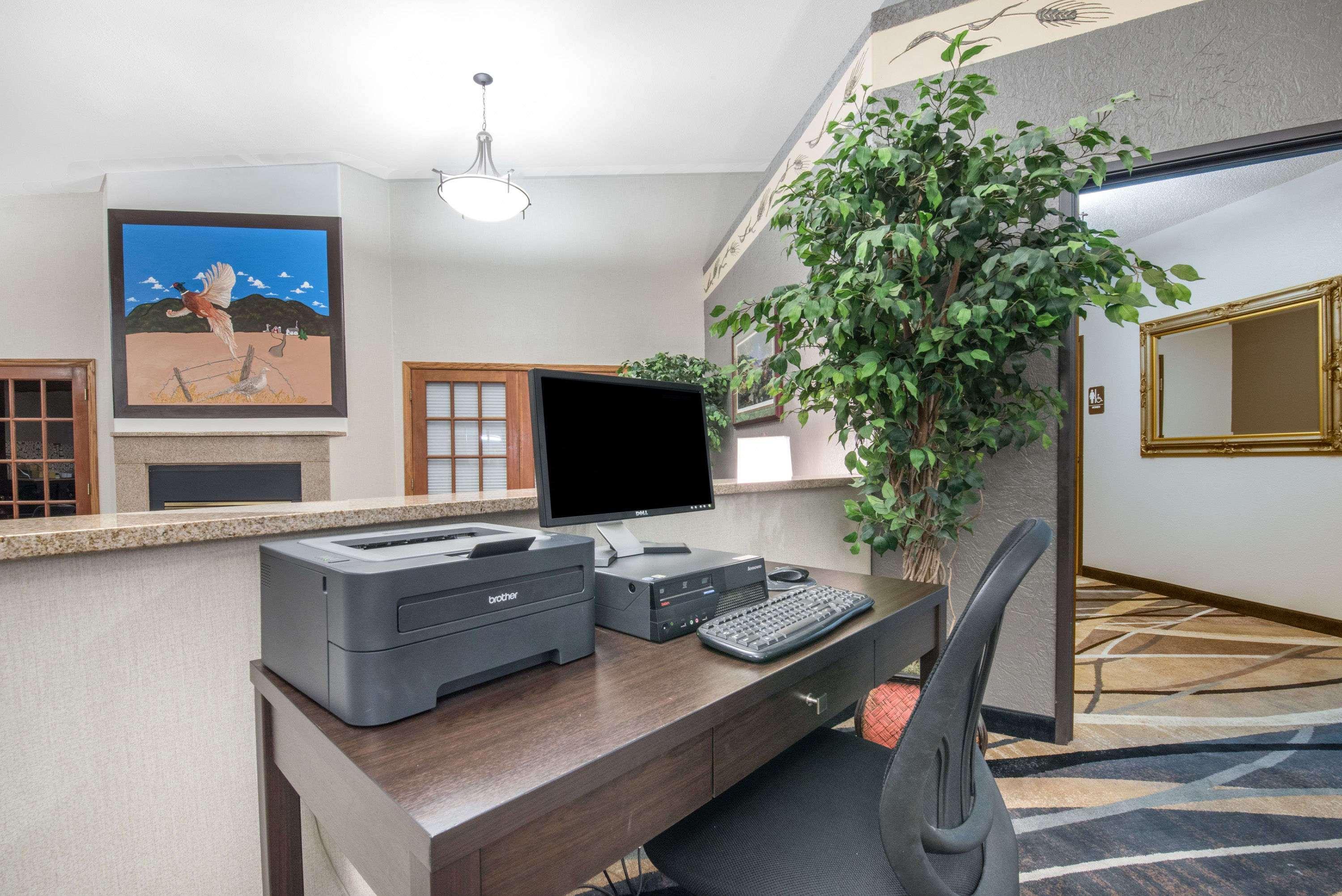 Days Inn By Wyndham Watertown Buitenkant foto