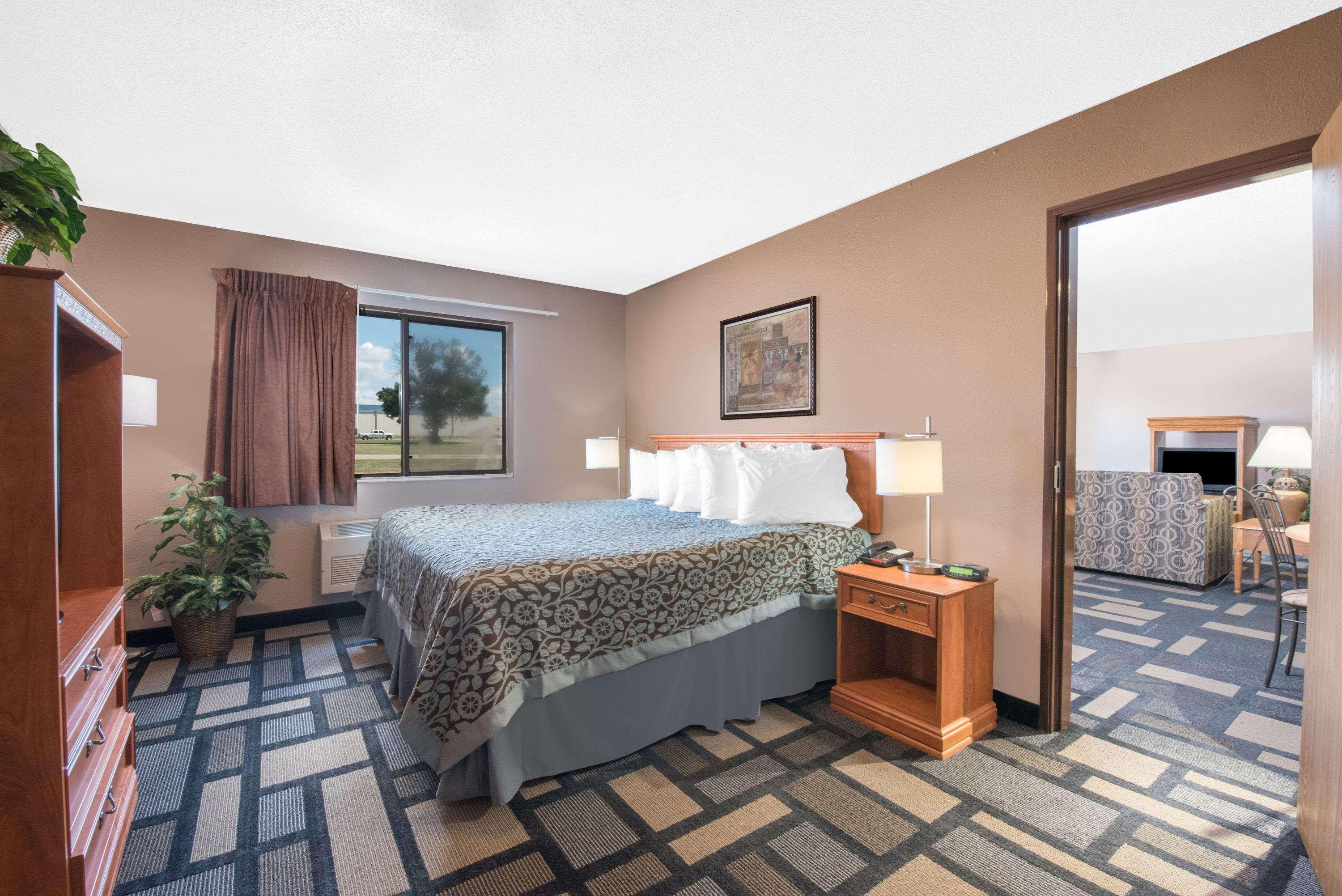 Days Inn By Wyndham Watertown Buitenkant foto
