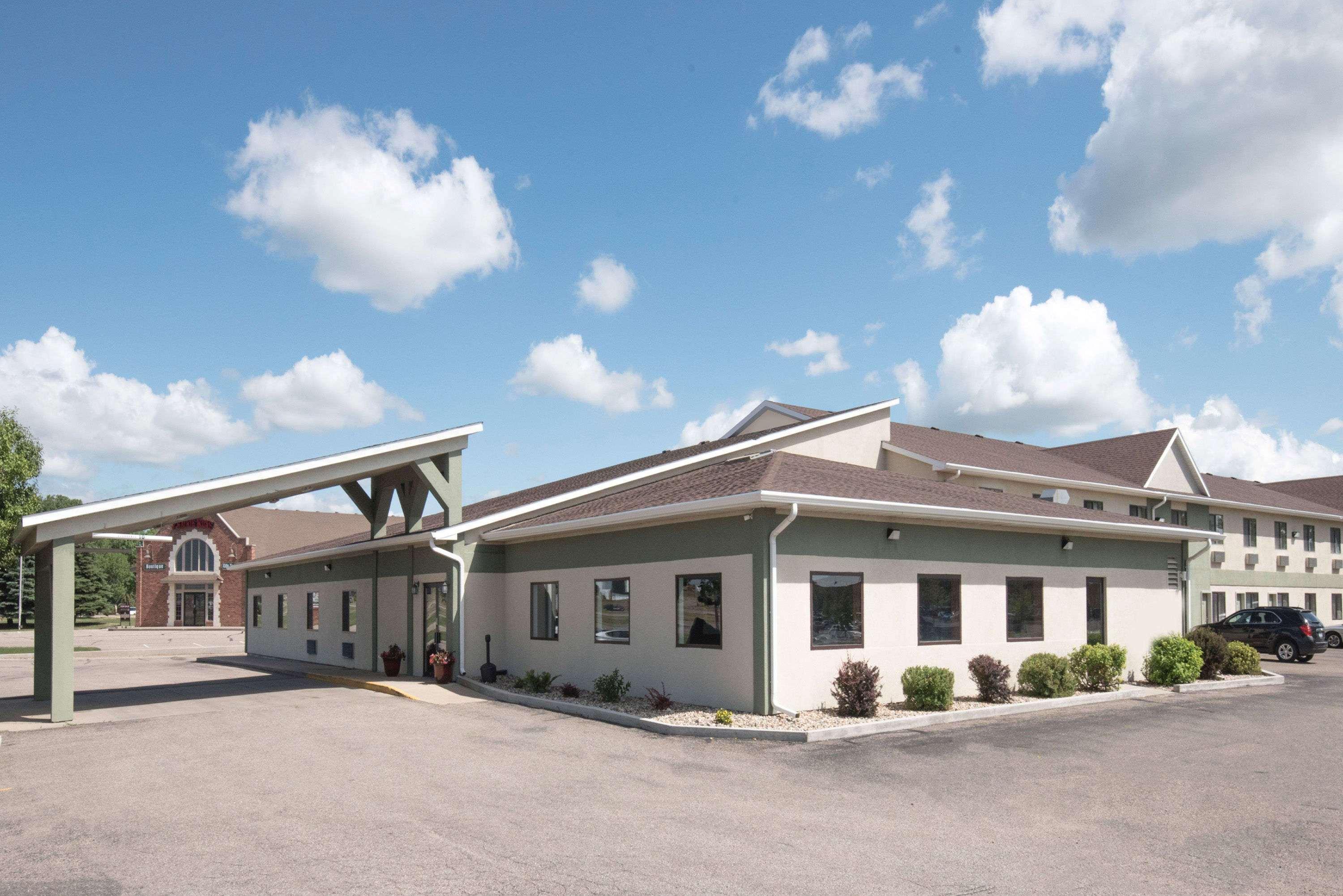 Days Inn By Wyndham Watertown Buitenkant foto